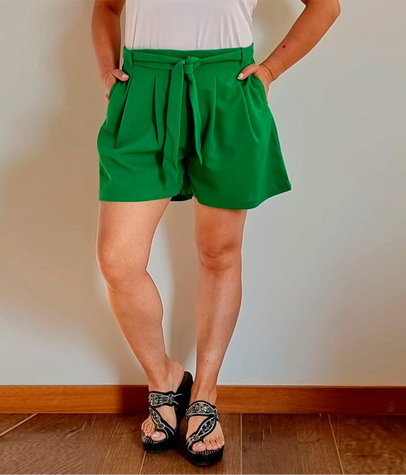 Pantalón short con elástico en la cintura